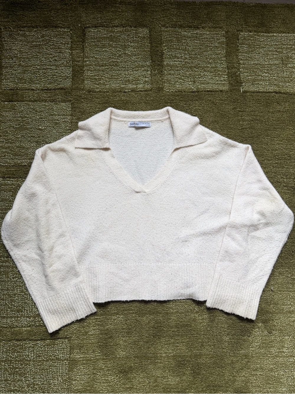 Bershka cream cropped v-neck sweater with collar